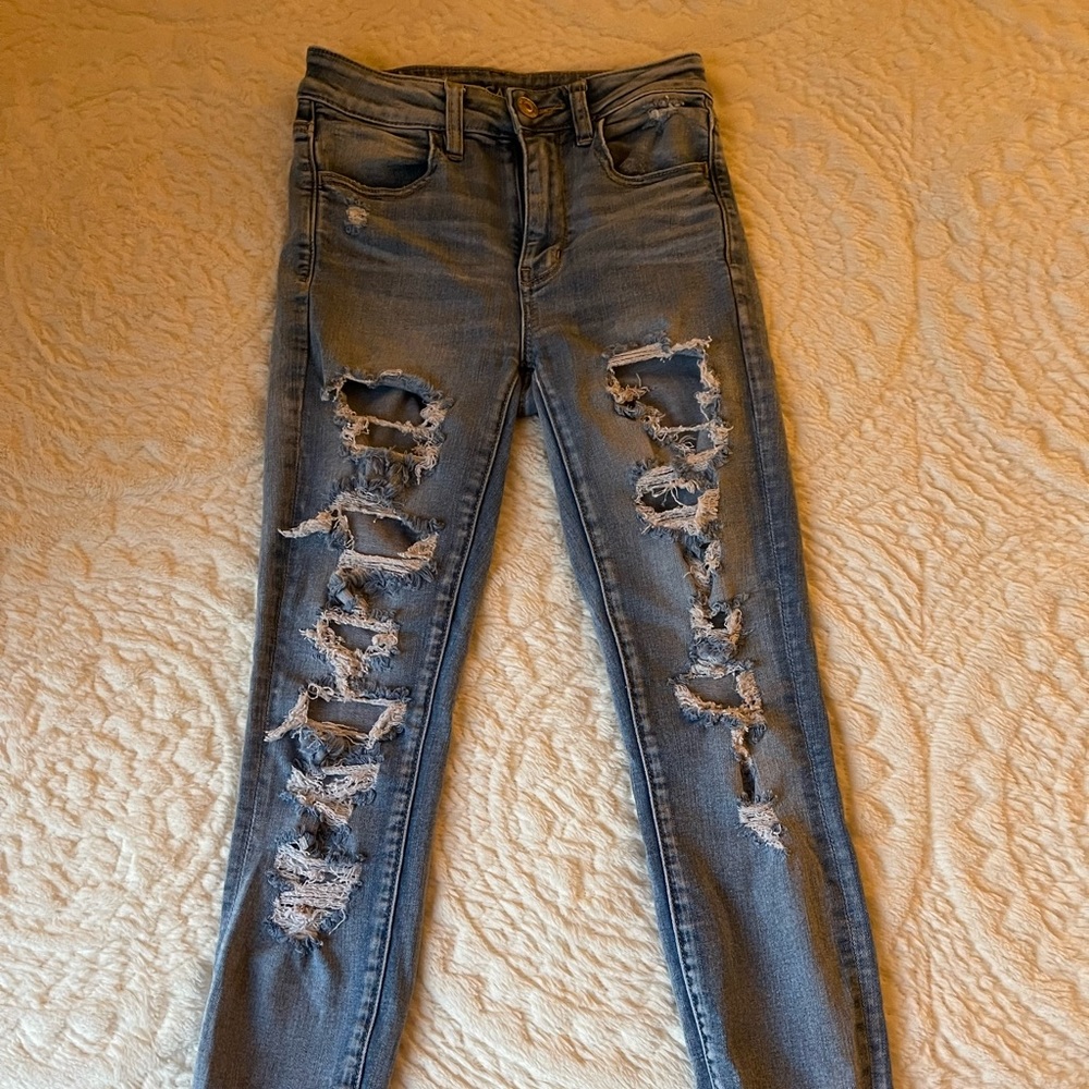 american eagle distressed jeans 2